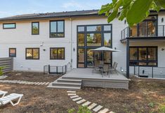 其他 2 Spacious Living Area and Dual Walk-in Closets - Elegant Family Haven