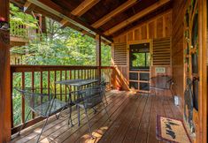 อื่นๆ 5 Luxury Log Cabin with Hot Tub and Game Room - Charming Getaway