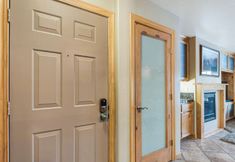 Lain-lain 4 Breathtaking River View and Cozy Fireplace - Stunning Getaway