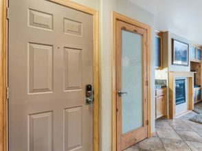 Lain-lain 4 Breathtaking River View and Cozy Fireplace - Stunning Getaway