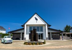 Khác 3 Luxury Outdoor Oasis with Hot Tub and Fire Table - Exquisite Getaway