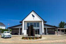 Others Ocean Breeze and Hot Tub - Charming Seaside Escape