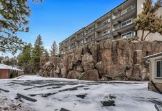 Others 2 Balcony Overlooking Deschutes River and Heated Pool - Charming Condo