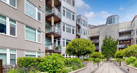 Others 2 Waterfront condo with fitness center, hot tub & central AC