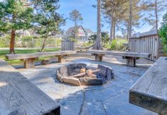 Others 3 Hot Tub and Access to Beach and Pool - Beautiful Coastal Retreat