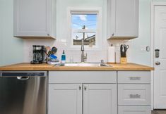 其他 6 Private Hot Tub and Fenced Backyard - Charming Coastal Retreat