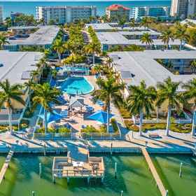 Hotel Exterior1Fishing Dock and Heated Pool - Charming Tropical Retreat,皮内拉斯县飯店