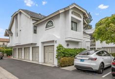 Others 2 Stylish Condo with Community Pool and Spa - Charming Coastal Escape