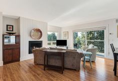 Others 4 Balcony Overlooking Deschutes River and Heated Pool - Charming Condo