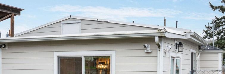 Others Charming Home with Smart Technology and Fenced Yard - Cozy Retreat