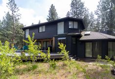 Others 2 Spacious Family Retreat with Hot Tub and Scenic Views - Charming Getaway