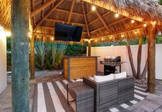 Others 5 Heated Pool and Outdoor Lounge Area - Charming Getaway