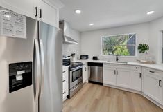 Lainnya 3 Designer Furnishings and Seasonal Pool Heating - Elegant Oasis