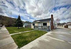 Lainnya 2 Charming Outdoor Space and Cozy Ambiance - Delightful Retreat