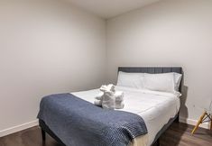 Others 5 Spacious Living and Gourmet Kitchen - Stylish Urban Oasis