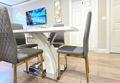 อื่นๆ 7 Cozy Outdoor Oasis and Modern Comforts - Charming San Diego Retreat