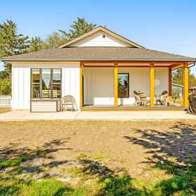 Logo1Modern cottage with covered deck, grill & fireplace - walk to beach/bars/dining,太平洋县飯店