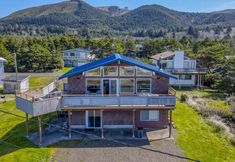 Others 5 Ocean Views and Cozy Deck - Inviting Coastal Haven
