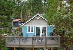 Others 2 Beautiful Views and Modern Amenities - Charming Coastal Cottage