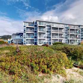 Logo 1 Historic Taft District condo with dazzling bay views, fireplace & washer/dryer, Hotel Tempat Rekreasi Roads End