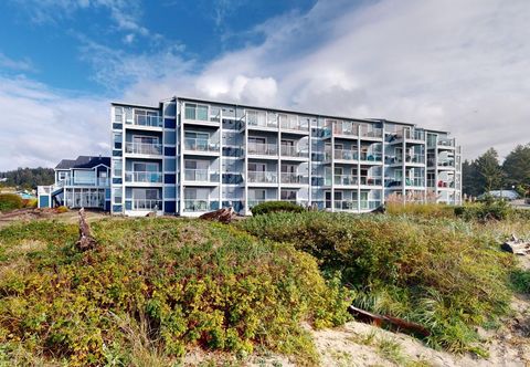 Others Historic Taft District condo with dazzling bay views, fireplace & washer/dryer