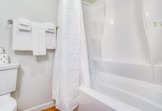 Others 7 Picturesque home/wedding venue with hot tub, mountain view, WiFi, & Netflix