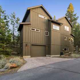 Logo 1 Expansive Deck and Community Hot Tub and Pool - Elegant and Bright, デシューツ郡 ホテル