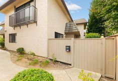 Others 2 Resort-Style Amenities and Direct Beach Access - Inviting Coastal Haven