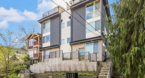 Others 2 Rooftop Deck and Dedicated Parking in Queen Anne - Charming Retreat