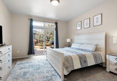 其他 7 Sleek Design with High-End Amenities and Pool Access - Gorgeous Retreat