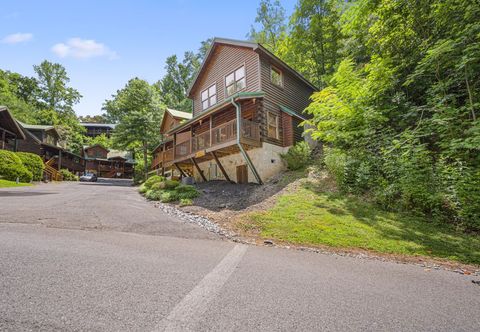 기타 Hot Tub and Arcade Games with Seasonal Pool Access - Charming Retreat