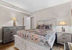 Others 7 Scenic Balcony and Refreshing Pool - Exquisite Contemporary Retreat