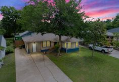 Others 2 Private Hot Tub and Gourmet Kitchen - Stunning Exclusive Retreat