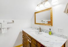 その他 5 Two-story getaway with a washer/dryer, central AC, & WiFi - dogs welcome