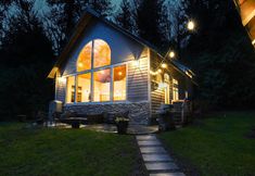 其他 4 Scenic Waterfront Access and Gourmet Kitchen - Stunning Mountain Retreat