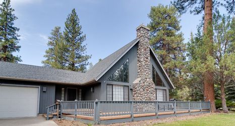 Others 2 Spacious Yard and Community Pool Access - Charming Inviting