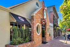 Lain-lain Breathtaking River View and Cozy Fireplace - Stunning Getaway