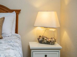 其他 4 Fenced Yard and Outdoor Shower - Inviting Coastal Retreat