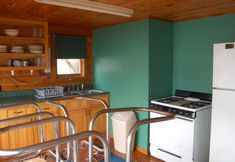 기타 5 Lakeside Cottage with Screened-in Porch - Charming Getaway