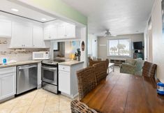 Others 2 Gulf View and Shuffleboard - Charming Coastal Retreat