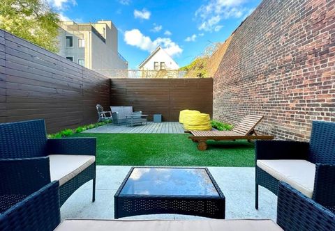 其他 Stylish Duplex with Chef's Kitchen and Charming Patio - Serene Retreat