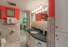 Others 4 Spacious Condo with Pool and Shuffleboard - Charming Beach Retreat