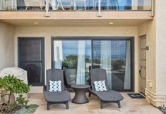 Others 6 Oceanfront Access and Heated Swimming Pool - Charming Coastal Retreat