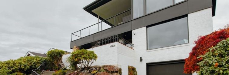 Others Stunning Lake and Mountain Views with Hot Tub - Modern Oasis Retreat