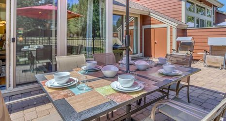 Others 2 Stylish Townhome with Outdoor Patio and Spa Tub - Inviting Escape