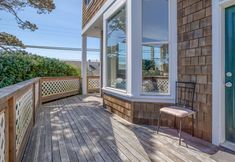 Others 4 Cozy Gathering Space and Sparkling Amenities - Charming Seaside Haven
