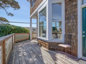 Others 4 Cozy Gathering Space and Sparkling Amenities - Charming Seaside Haven