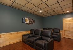 Others 7 Game Room and Spacious Decks with Hot Tub - Charming Escape