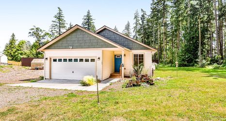 其他 2 Newer, dog-friendly home at the forest's edge with patio & WiFi - near downtown