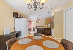 其他 3 South-Facing Heated Pool and Games Room - Elegant Family Retreat